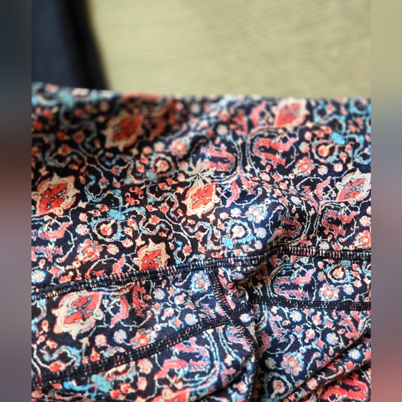 Good condition workout pants. - Picture 3 of 7